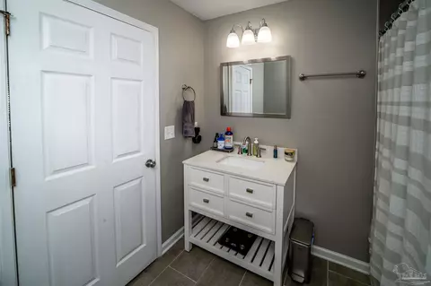 Bath - 7201 Pro Ln, Milton, FL 32570 photo 2 of 4