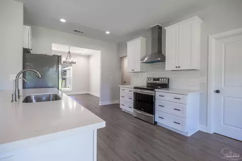 Kitchen - 4090 Manchester Ct, Pace, FL 32571 photo 4 of 4