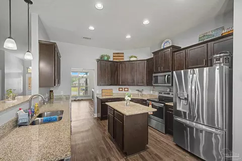 Kitchen - 4045 Millwright Way, Pace, FL 32571 photo 4 of 5
