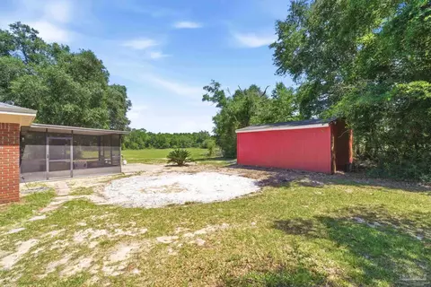 Exterior - 5121 Keyser Mill Rd, Baker, FL 32531 photo 7 of 10