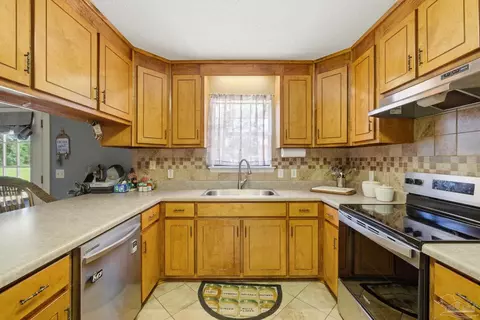 Kitchen - 5121 Keyser Mill Rd, Baker, FL 32531 photo 3 of 4