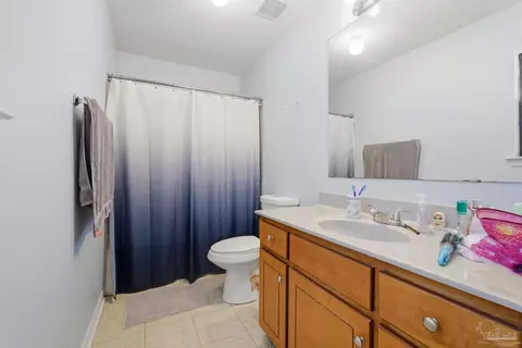 Bath - 5121 Keyser Mill Rd, Baker, FL 32531 photo 1 of 2