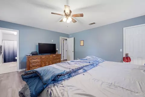 Bedroom - 5121 Keyser Mill Rd, Baker, FL 32531 photo 2 of 3
