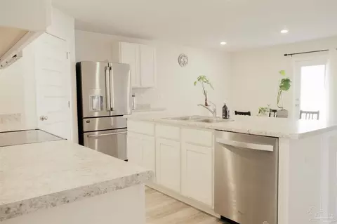 Kitchen - 4350 Winged Elm Ct, Pace, FL 32571 photo 3 of 4