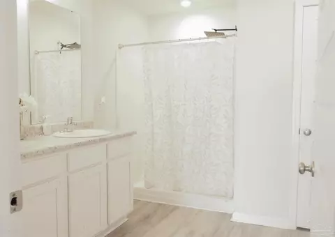 Bath - 4350 Winged Elm Ct, Pace, FL 32571 photo 2 of 4