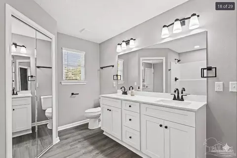 Bath - 5930 Clark Rd, Milton, FL 32570 photo 4 of 6