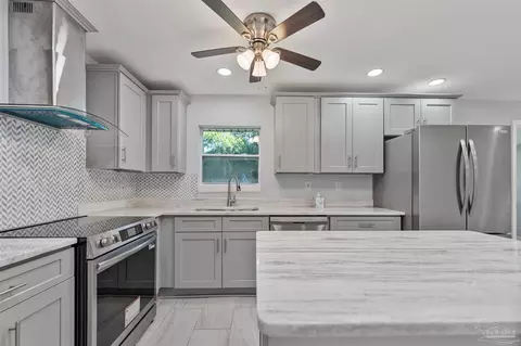 212 Shadow Lawn Ln, Pensacola, FL 32507