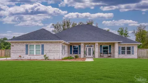 Exterior - 5596 Micanopy Dr, Milton, FL 32570 photo 2 of 15