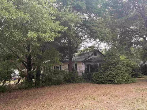 6042 Enfinger Rd, Pace, FL 32571