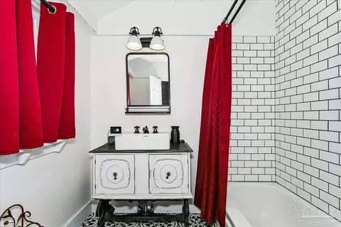 Bath - 3461 Hwy 4, Jay, FL 32565 photo 4 of 5