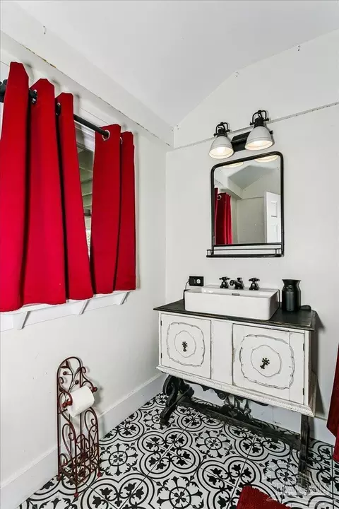 Bath - 3461 Hwy 4, Jay, FL 32565 photo 5 of 5