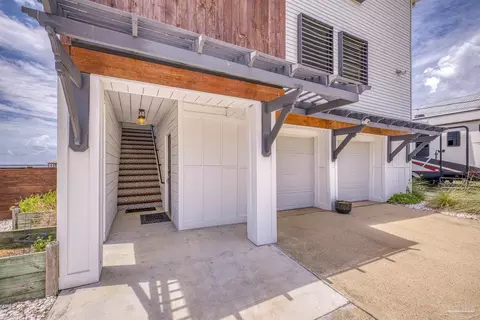 Exterior - 1089 Pearson Rd, Milton, FL 32583 photo 4 of 24