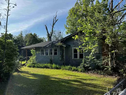 5284 Broad St, Milton, FL 32570