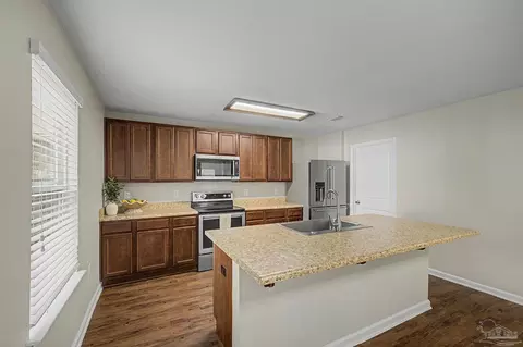 Kitchen - 4731 Apple Field Way, Pace, FL 32571 photo 1 of 4