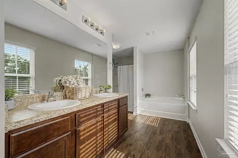 Bath - 4731 Apple Field Way, Pace, FL 32571 photo 2 of 4