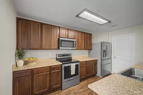 Kitchen - 4731 Apple Field Way, Pace, FL 32571 photo 4 of 4