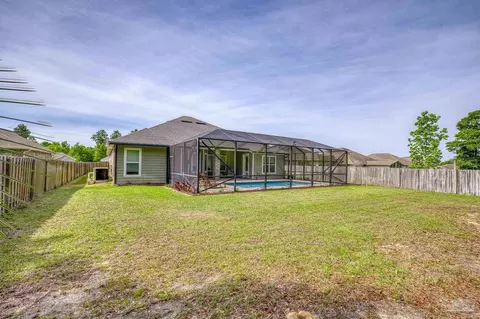 Exterior - 8000 Silver Maple Dr, Milton, FL 32583 photo 7 of 18