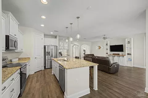 Kitchen - 8000 Silver Maple Dr, Milton, FL 32583 photo 5 of 7