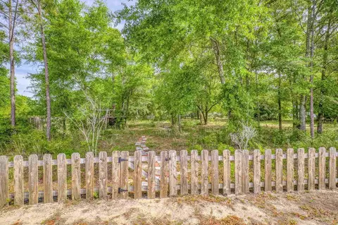 Exterior - 8000 Silver Maple Dr, Milton, FL 32583 photo 9 of 18