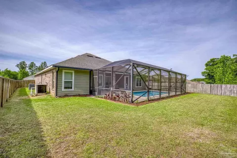 Exterior - 8000 Silver Maple Dr, Milton, FL 32583 photo 6 of 18