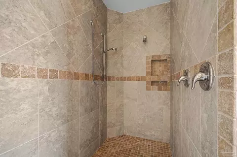 Bath - 8000 Silver Maple Dr, Milton, FL 32583 photo 3 of 3