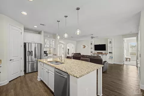 Kitchen - 8000 Silver Maple Dr, Milton, FL 32583 photo 6 of 7