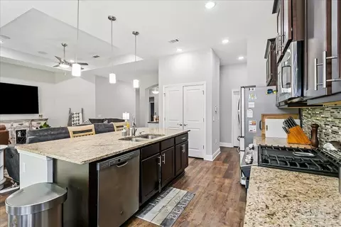Kitchen - 6030 Deborah Ln, Milton, FL 32570 photo 4 of 5