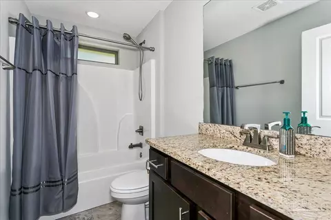 Bath - 6030 Deborah Ln, Milton, FL 32570 photo 5 of 5
