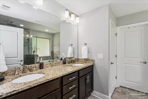 Bath - 6030 Deborah Ln, Milton, FL 32570 photo 1 of 5