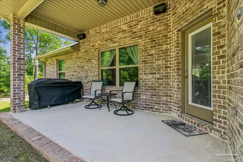 Exterior - 6030 Deborah Ln, Milton, FL 32570 photo 5 of 10
