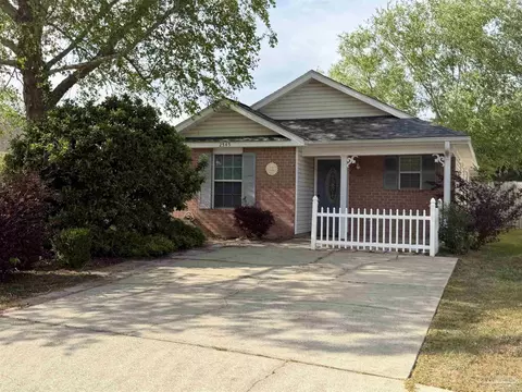 2545 Trailwood Dr, Cantonment, FL 32533