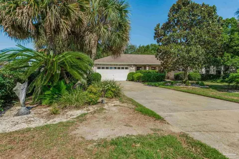 2034 Bayou Dr, Navarre, FL 32566