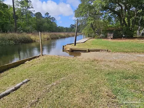 5765 Windover St, Milton, FL 32583