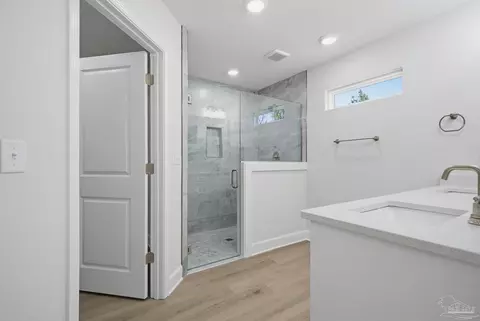 Bath - 9601 Permenter Rd, Milton, FL 32583 photo 3 of 3
