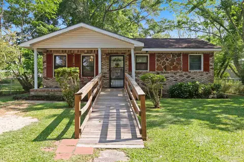 220 Liberty St, Atmore, AL 36502