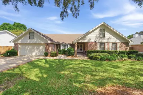 4470 La Mirage Dr, Pensacola, FL 32504