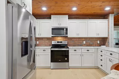Kitchen - 978 Candy Ln, Cantonment, FL 32533 photo 4 of 4