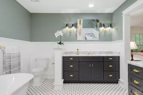 Bath - 978 Candy Ln, Cantonment, FL 32533 photo 2 of 4