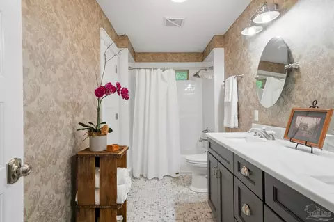 Bath - 978 Candy Ln, Cantonment, FL 32533 photo 4 of 4