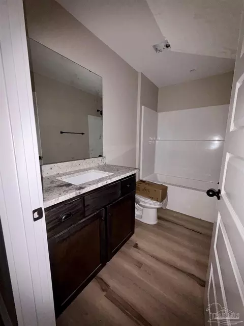 Bath - 4490 Oak Ln, Milton, FL 32570 photo 1 of 3
