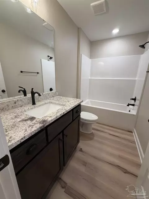 Bath - 4490 Oak Ln, Milton, FL 32570 photo 3 of 3