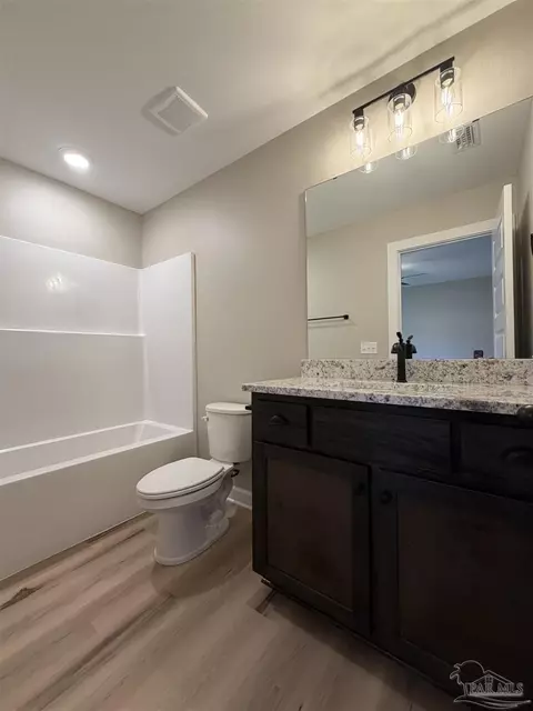 Bath - 4490 Oak Ln, Milton, FL 32570 photo 2 of 3