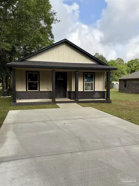 4490 Oak Ln, Milton, FL 32570
