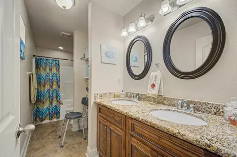Bath - 5461 Tucker Cir, Pace, FL 32571 photo 1 of 3