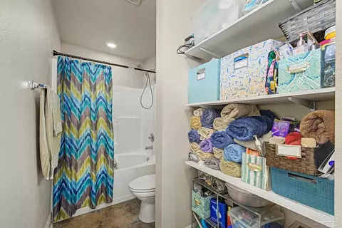 Bath - 5461 Tucker Cir, Pace, FL 32571 photo 2 of 3
