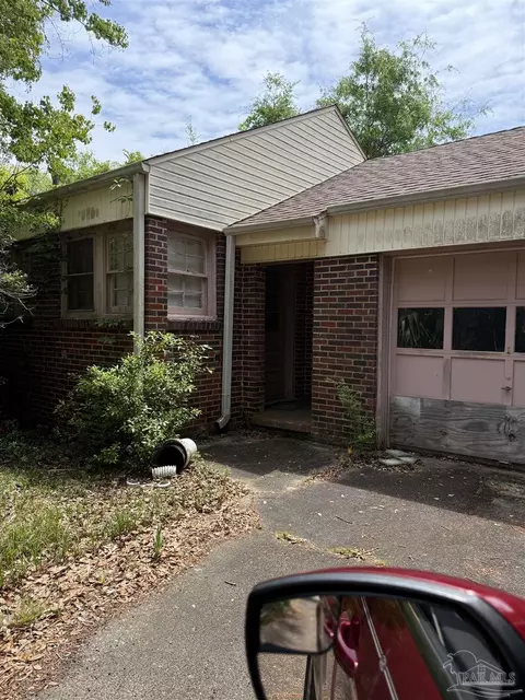 1033 N 19th Ave, Pensacola, FL 32501