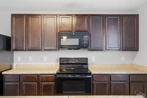 Kitchen - 5881 Bay Tree Ct, Milton, FL 32570 photo 3 of 4