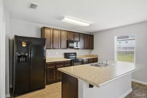 Kitchen - 5881 Bay Tree Ct, Milton, FL 32570 photo 2 of 4