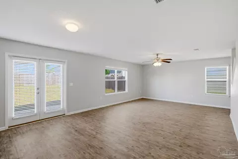 Living - 5881 Bay Tree Ct, Milton, FL 32570 photo 2 of 4