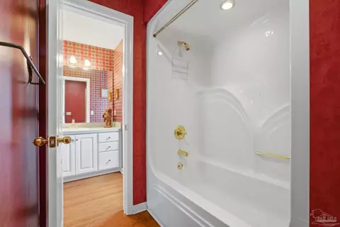 Bath - 5168 Beck Ave, Jay, FL 32565 photo 6 of 10
